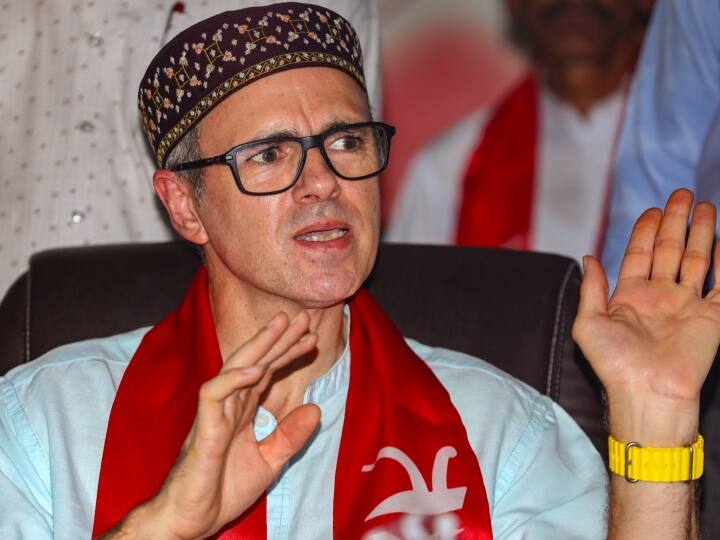 LAHDC Election Result Omar Abdullah displeasure over delay seat sharing formula in Indi Alliance ann LAHDC Election: '...तो नुकसान गठबंधन का ही होगा', I.N.D.I.A. में सीट बंटवारे पर बोले उमर अब्दुल्ला, LAHDC रिजल्ट पर भी दिया बयान