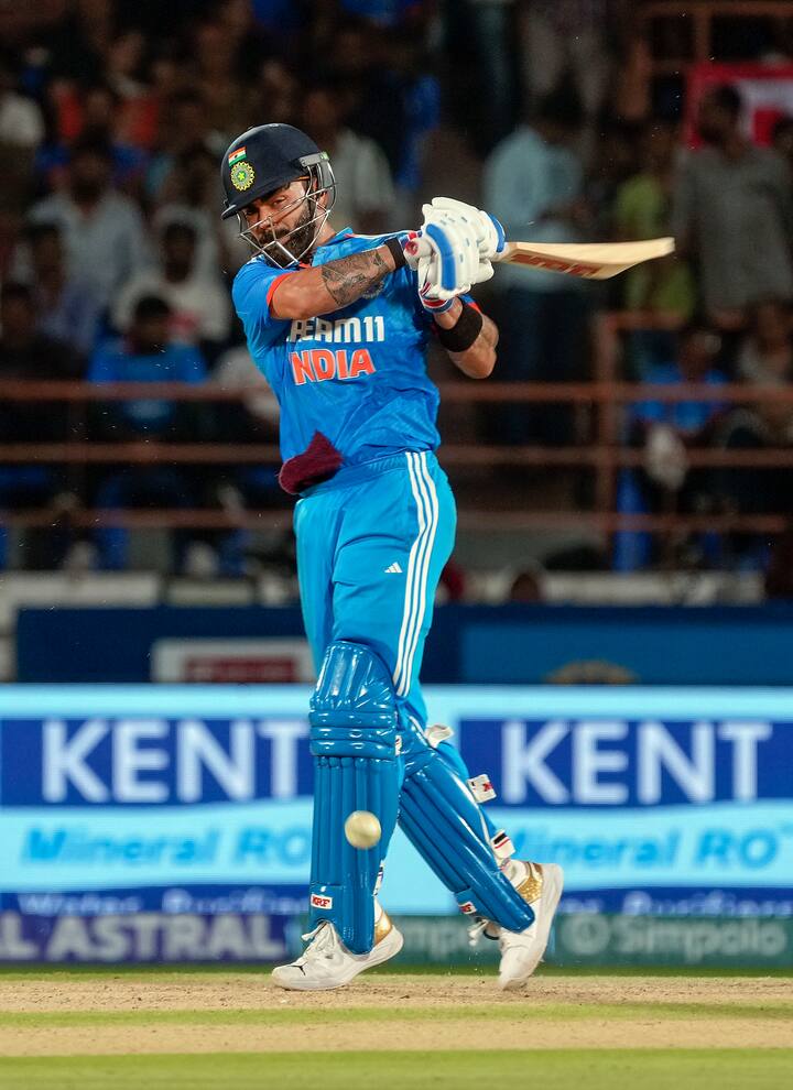 49.3 ஓவர்களில் அனைத்து விக்கெட்டுகளையும் இழந்து மொத்தம் 199 ரன்களை மட்டுமே குவித்தது ஆஸி. இந்திய அணி சார்பாக ஜடேஜா 3 விக்கெட்களையும் குல்தீப் மற்றும் பூம்ரா தலா 2 விக்கெட்டுகளையும் பாண்டியா, அஸ்வின் மற்றும் சிராஜ் தலா ஒரு விக்கெட்டையும் வீழ்த்தினார்கள்.