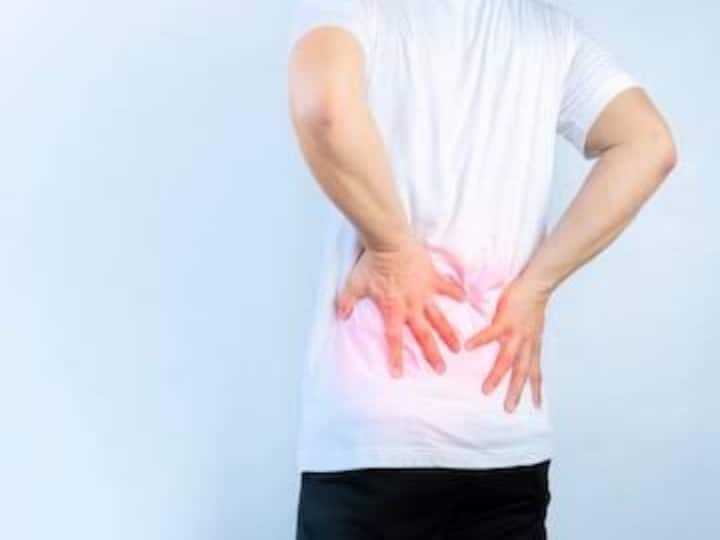 fitness tips lower back pain can cause serious diseases know its causes symptoms and prevention शरीर के इस हिस्से में उठे दर्द तो न करें इग्नोर, वरना हो सकती हैं ये गंभीर बीमारियां