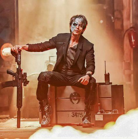 ਸ਼ਾਹਰੁਖ ਖਾਨ ਨੇ ਆਪਣੀ ਬਲਾਕਬਸਟਰ ਫਿਲਮ 'ਜਵਾਨ' ਨਾਲ ਪੂਰੀ ਦੁਨੀਆ 'ਚ ਹਲਚਲ ਮਚਾ ਦਿੱਤੀ ਹੈ। 7 ਸਤੰਬਰ ਨੂੰ ਰਿਲੀਜ਼ ਹੋਈ 'ਜਵਾਨ' ਦੀ ਕਮਾਈ ਬਾਕਸ ਆਫਿਸ 'ਤੇ ਰੁਕਣ ਦੇ ਕੋਈ ਸੰਕੇਤ ਨਹੀਂ ਦੇ ਰਹੀ ਹੈ।