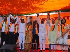 Delhi में AAP की बढ़ी मुश्किलें, 3 विधानसभा क्षेत्र के कई नेता BJP में शामिल