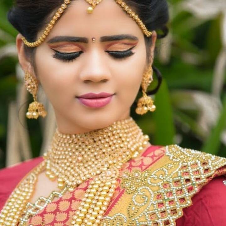 ২২ ক্যারেট সোনা গয়না তৈরিতে কাজে লাগে। এই সোনা যদি বিক্রি করেন কেউ, তাহলে ১ গ্রামের জন্য দাম পাবেন ৫২০৭  টাকা।