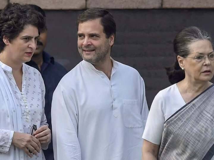 Income Tax Assessment Case Congress Leader Sonia Gandhi Rahul Gandhi Priyanka Gandhi AAP Plea Supreme Court इनकम टैक्स असेसमेंट केस में आज गांधी परिवार और AAP की याचिका सुनेगा SC, जानें क्या है पूरा मामला