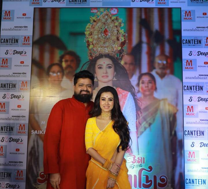 'ভিটামিন এম' (Vitamin M)-এর পরে মনামীর প্রথম মিউজিক ভিডিও, 'আইলো ঊমা বাড়িতে'। আজ মুক্তি পেল নিজের প্রযোজনা সংস্থা থেকে মনামীর দ্বিতীয় মিউজিক ভিডিও।