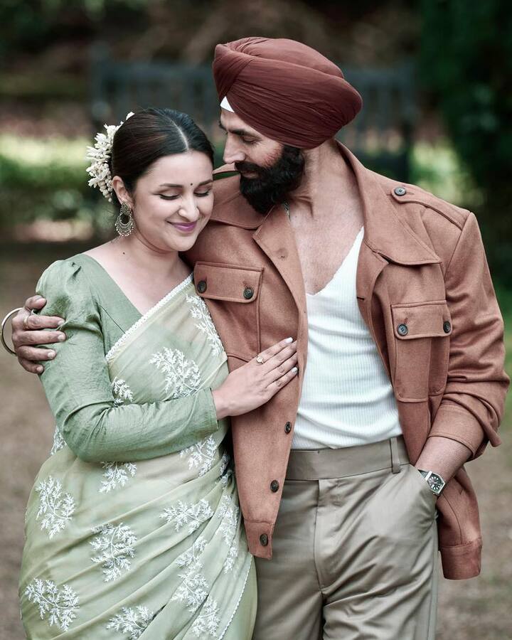 वर्कफ्रंट की बात करें तो अक्षय कुमार हालिया रिलीज फिल्म ‘मिशन रानीगंज’ में परिणीति चोपड़ा में दिखाई दे रहे हैं. हालांकि एक्टर की ये फिल्म दर्शकों को कुछ खास पसंद नहीं आ रही.