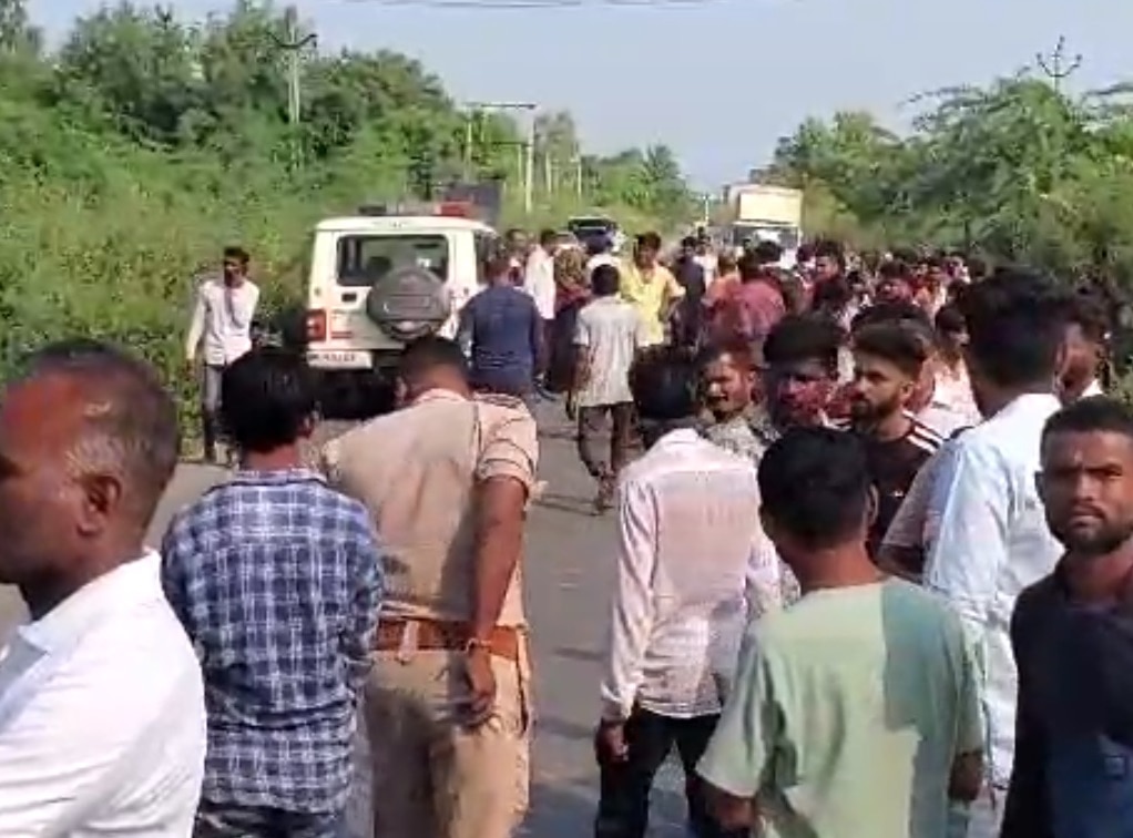 Aravalli: મોડાસા પાસે ટ્રકમાં લાગી ભીષણ આગ, ત્રણ લોકોના મોત, 150થી વધુ ઘેટા-બકરા પણ જીવતા સળગ્યા