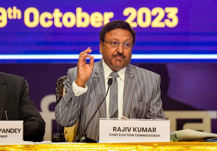 निर्वाचन आयोग ने सोमवार को पांच राज्यों में विधानसभा चुनावों की तारीखों का ऐलान कर दिया. मध्य प्रदेश, राजस्थान, तेलंगाना और मिजोरम में विधानसभा चुनाव के लिए एक चरण में क्रमश: 17 नवंबर, 23 नवंबर, 30 नवंबर और सात नवंबर को मतदान होगा जबकि छत्तीसगढ़ में दो चरणों में सात और 17 नवंबर को वोट डाले जाएंगे. इन पांचों राज्यों में तीन दिसंबर को मतगणना होगी.