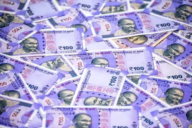 હવે તમે 100 રૂપિયાની નોટ દ્વારા પણ કમાણી કરી શકો છો. આ માટે તમારે ક્યાંય જવાની પણ જરૂર નથી. આ પૈસા તમે ઘરે બેસીને કમાઈ શકો છો.