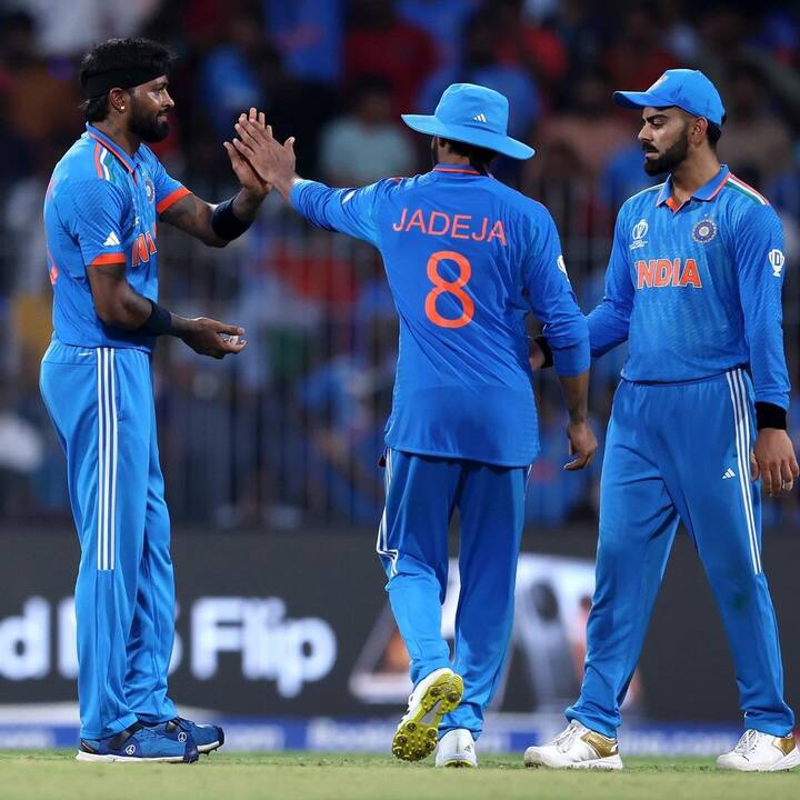 நேற்று நடைபெற்ற இந்திய ஆஸ்திரேலிய உலகக்கோப்பை போட்டியில் இந்திய அணி அபார வெற்றி பெற்றது. டாஸ் வென்ற இந்திய அணி முதலில் பௌலிங்கை தேர்வு செய்தது.