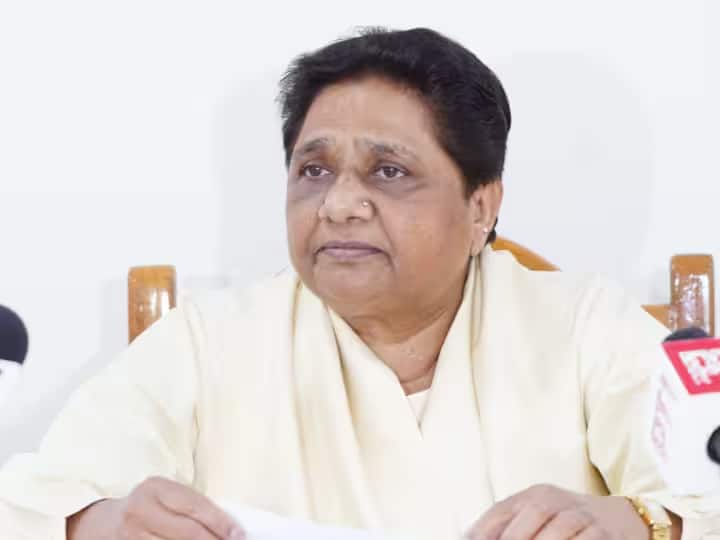 Opposition MPs Suspended: सांसदों के निलंबन पर मायावती की प्रतिक्रिया, उपराष्ट्रपति धनखड़ की मिमिक्री करने वालों पर दिया ये जवाब BSP Chief Mayawati gave first reaction on the opposition MPs suspension Opposition MPs Suspended: सांसदों के निलंबन पर मायावती की प्रतिक्रिया, उपराष्ट्रपति धनखड़ की मिमिक्री करने वालों पर दिया ये जवाब