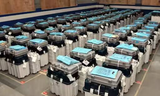 ਚੋਣ ਕਮਿਸ਼ਨ ਵੱਲੋਂ ਵਰਤੀ ਜਾ ਰਹੀ ਈਵੀਐਮ ਵਿੱਚ ਵੱਧ ਤੋਂ ਵੱਧ 2 ਹਜ਼ਾਰ ਵੋਟਾਂ ਪਾਈਆਂ ਜਾ ਸਕਦੀਆਂ ਹਨ।