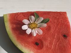 Watermelon: முக சருமம் சாஃப்ட்டா இருக்கணுமா? தர்பூசணியை இப்படி பயன்படுத்துங்க போதும்..