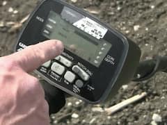 इस मशीन से पता चलता है जमीन में कहां दबा है सोना, जानिए कितने रुपये की आती है