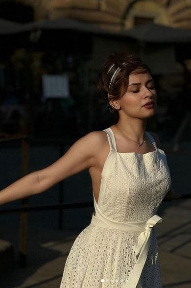 ਅਦਾਕਾਰਾ ਜਦੋਂ ਵੀ ਆਪਣੀਆਂ ਤਸਵੀਰਾਂ ਇੰਸਟਾ 'ਤੇ ਪੋਸਟ ਕਰਦੀ ਹੈ ਤਾਂ ਉਹ ਅਕਸਰ ਲੋਕਾਂ 'ਚ ਚਰਚਾ 'ਚ ਆ ਜਾਂਦੀ ਹੈ। ਹਾਲ ਹੀ ਵਿੱਚ ਅਭਿਨੇਤਰੀ ਨੇ ਪ੍ਰਸ਼ੰਸਕਾਂ ਵਿੱਚ ਆਪਣੀ ਤਾਜ਼ਾ ਇਟਲੀ ਛੁੱਟੀਆਂ ਦੀਆਂ ਤਸਵੀਰਾਂ ਸ਼ੇਅਰ ਕੀਤੀਆਂ ਹਨ।