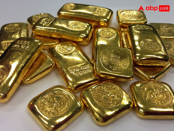 सोना इंसानों के लिए एक खास धातु है, जिसकी कीमत हमेशा अन्य कई धातुओं से अधिक होती है. ये जमीन से माइनिंग के जरिए निकाला जाता है. चलिए अब आपको बताते हैं कि कहां से कितना सोना निकलता है.