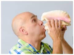 શંખ ફૂંકવાથી ઘણી બીમારીઓ દૂર થશે, ચહેરા પરથી ગાયબ થઈ જશે કરચલીઓ