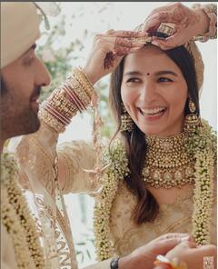 Alia Bhatt: ਆਲੀਆ ਭੱਟ ਨੇ ਲਹਿੰਗਾ ਛੱਡ ਆਪਣੇ ਵਿਆਹ ਲਈ ਕਿਉਂ ਚੁਣੀ ਸਾੜੀ? ਅਦਾਕਾਰਾ ਖੁਲਾਸਾ ਕਰ ਬੋਲੀ- ਮੇਰਾ...