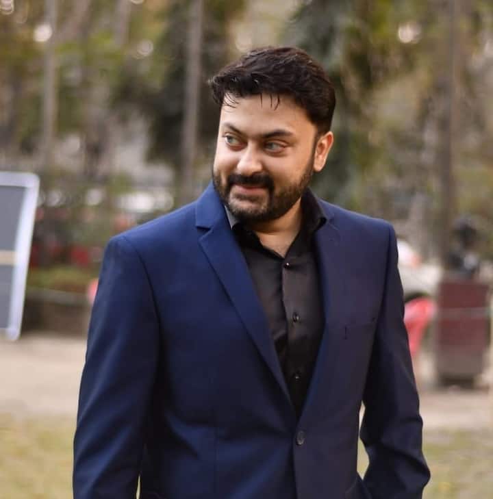 কথায় কথায় বোনের সঙ্গে পুজো কাটানোর কথাও উঠে এল। বোনের সঙ্গে কাটানো সময়ই তাঁর স্মৃতিতে একেবারে উজ্জ্বল।