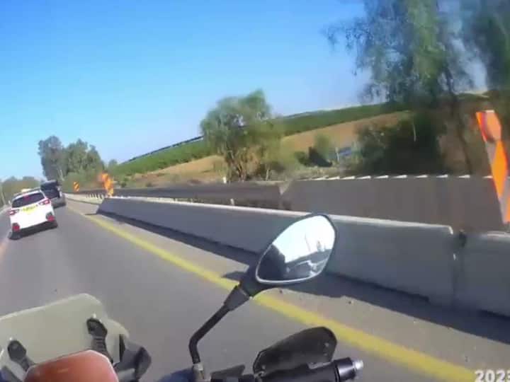 Israel cop chased hamas terrorists on running bike Super Police: బైక్ పై ఛేజ్ చేస్తూ ఉగ్రవాదులపై కాల్పులు - ఇజ్రాయెల్ పోలీస్ సాహసం