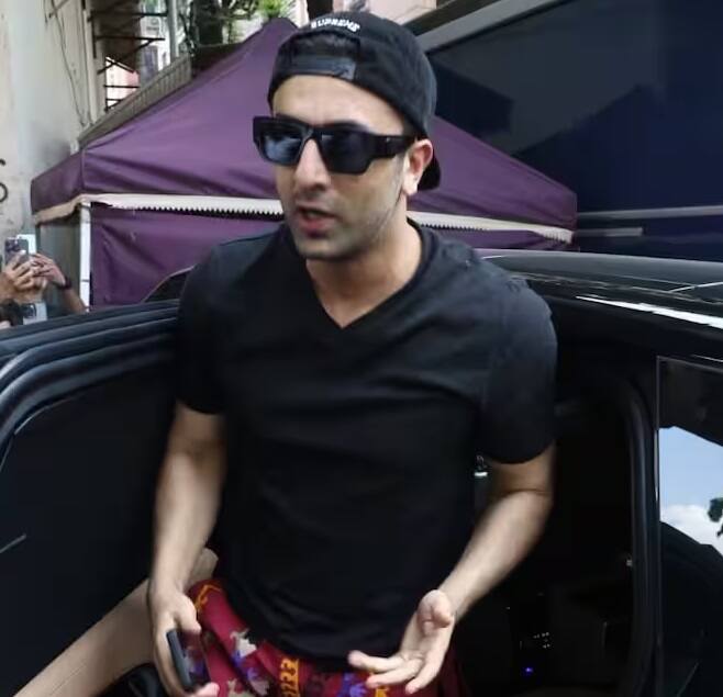 Ranbir Kapoor AD Shoot: મહાદેવ બેટિંગ એપ છેલ્લા કેટલાક દિવસોથી ચર્ચામાં છે. આ એપના કારણે બોલિવૂડ, ટીવી અને સ્પોર્ટ્સ જગતના સ્ટાર્સ પણ EDના રડાર પર આવી ગયા છે.
