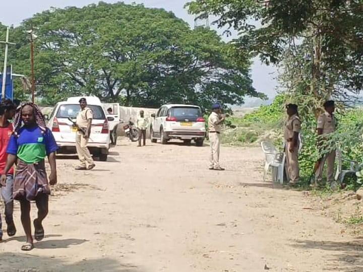 Enforcement officers checked with paramilitary security sand quarry in karur TNN கரூரில் இரண்டு மணல் குவாரிகளில் அமலாக்கத்துறை அதிகாரிகள் சோதனை