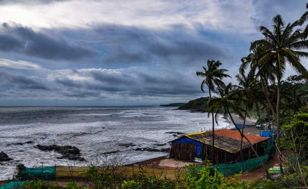 weather update imd alert heavy rains in these states till october 12 marathi news Weather Update : जाता-जाता पावसाची पुन्हा एन्ट्री! पुढील 48 तासांत 'या' भागात परतीचा पाऊस