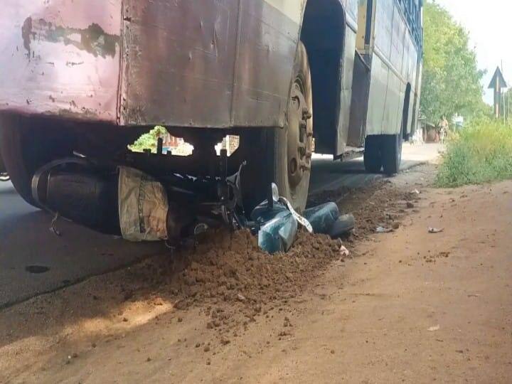 Madurai news incident of the death of a school student who was selling milk in the poverty of the family has caused tragedy in usilampatti TNN குடும்ப வறுமையில் பால் விற்பனை செய்து வந்த மாணவன் விபத்தில் உயிரிழப்பு - உசிலம்பட்டி அருகே சோகம்