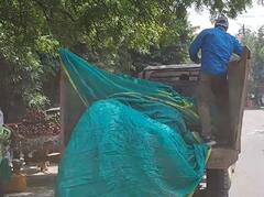 फजीहत के बाद मेरठ नगर निगम ने हटाई कबाड़ से बनी बापू की प्रतिमा, लेकिन फिर एक हुई गलती, मचा बवाल