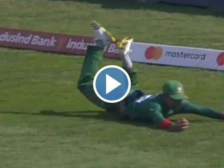 ODI World Cup 2023 ENG vs BAN Bangladesh Najmul Hossain Shanto took fantastic catch against England Watch video Watch: नजमुल हुसैन शंटो ने विश्व कप में लपका गज़ब डाइविंग कैच, वीडियो देख आप भी करेंगे तारीफ