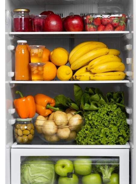 ਦੱਸ ਦਈਏ ਕਿ ਤੁਸੀਂ ਹਰ ਤਰ੍ਹਾਂ ਦੇ ਫਲਾਂ ਨੂੰ ਫਰਿੱਜ 'ਚ ਨਹੀਂ ਰੱਖ ਸਕਦੇ। ਤੁਸੀਂ ਜਾਣ ਕੇ ਹੈਰਾਨ ਹੋਵੋਗੇ ਕਿ ਫਲਾਂ ਨੂੰ ਫਰਿੱਜ ਵਿੱਚ ਰੱਖਣ ਨਾਲ ਜ਼ਿਆਦਾਤਰ ਫਲ ਖਰਾਬ ਹੋ ਸਕਦੇ ਹਨ ਜਾਂ ਜ਼ਹਿਰੀਲੇ ਹੋ ਸਕਦੇ ਹਨ।