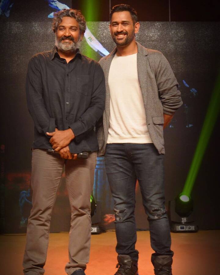 பெரும் பொருட்செலவில் உருவான பாகுபலி படத்தின் முதல் பாகம் வெளியான பின், அதன் இரண்டாம் பாகத்தின் மீதான எதிர்ப்பார்ப்பு எகிறியது. அதை பூர்த்தி செய்த பாகுபலி 2 கோடிக்கணக்கான வசூலை குவித்து சாதனை படைத்தது.