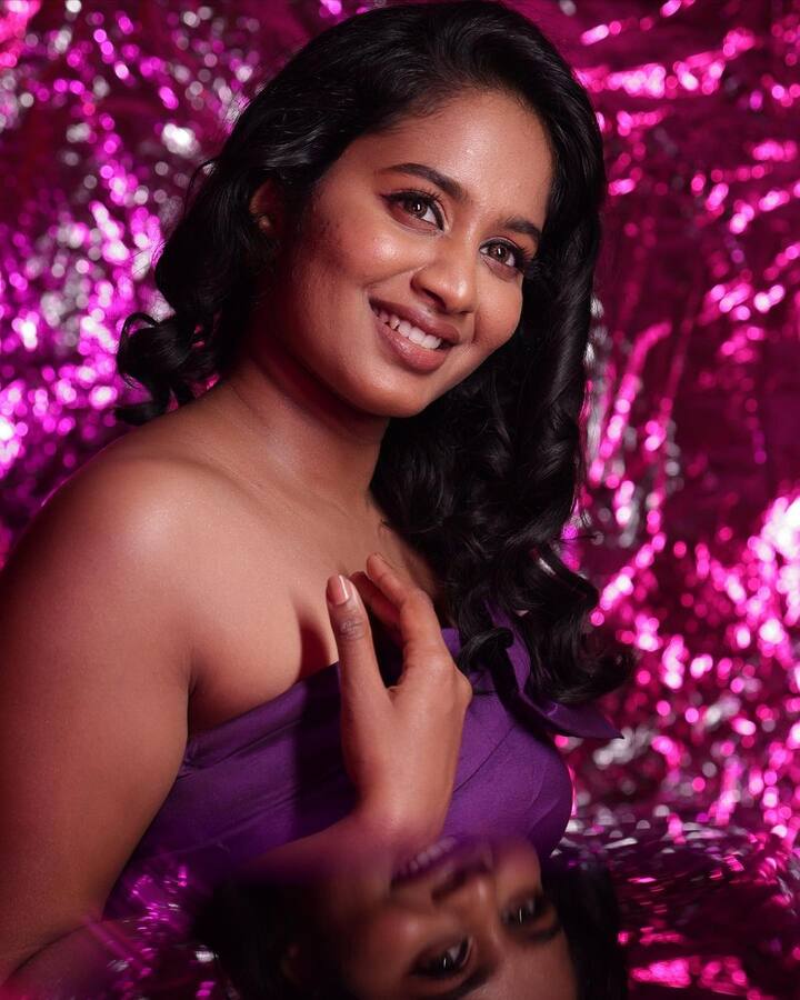 இரவின் நிழல் படம் வெளியாகி பல்வேறு விருதுகளை அள்ளிக் குவித்தது. இந்நிலையில் நீர்ப்பறவை , தர்மதுரை ஆகிய  படங்களை இயக்கிய இயக்குநர் சீனு ராமசாமி படத்தில் முக்கிய கதாபாத்திரத்தில் நடிக்க ஒப்பந்தமாகியுள்ளார் என்ற தகவல் வெளியாகியுள்ளது.