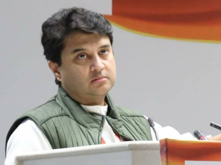 MP Election Opinion Poll 2023 Jyotiraditya Scindia Chambal Region BJP Congress Vote Share in ABP C Voter Survey  MP Opinion Poll: ज्योतिरादित्य सिंधिया के गढ़ में BJP को बड़े नुकसान का अनुमान! ओपिनियन पोल कर देगा हैरान 