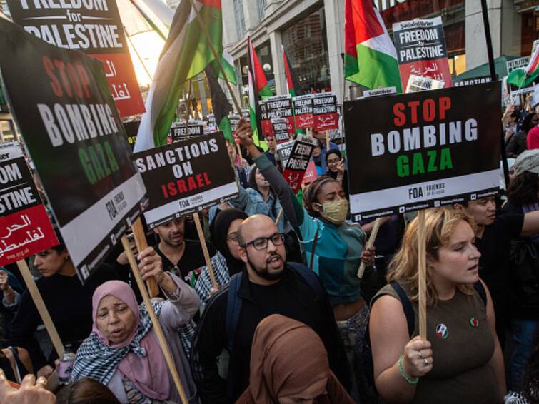 Israel War Hamas Attack WATCH Clashes Erupt Between Pro Israel And Pro Palestine Supporters In UK WATCH: Clashes Erupt Between Israeli-Palestinian Supporters In UK Amid Hamas Attack