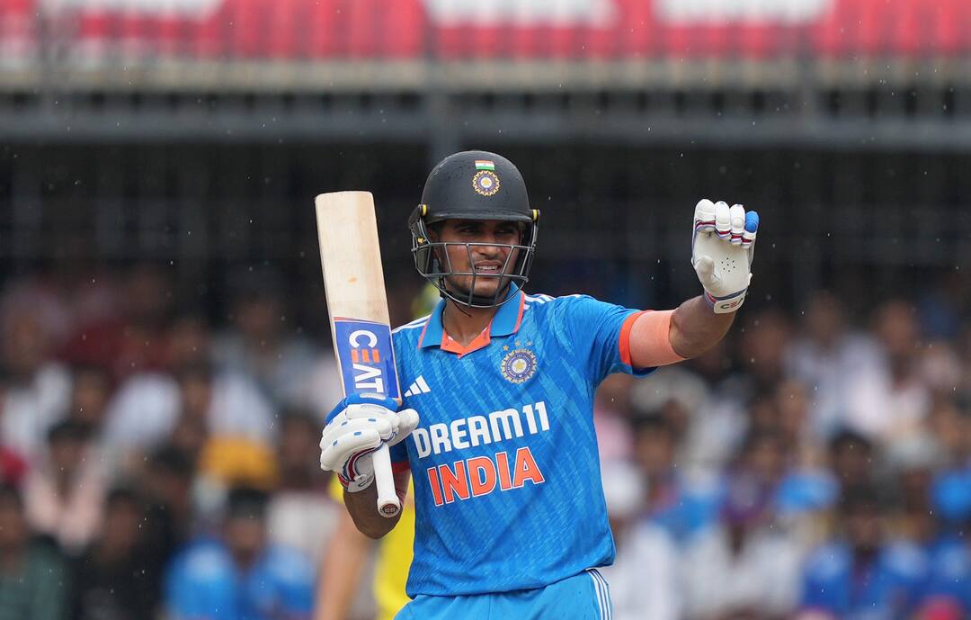 Shubman Gill: மருத்துவமனையில் இருந்து சுப்மன் கில் டிஸ்சார்ஜ்.. சரிந்த பிளேட் செல்ஸ் - பாகிஸ்தான் போட்டியில் மாற்று வீரர்?