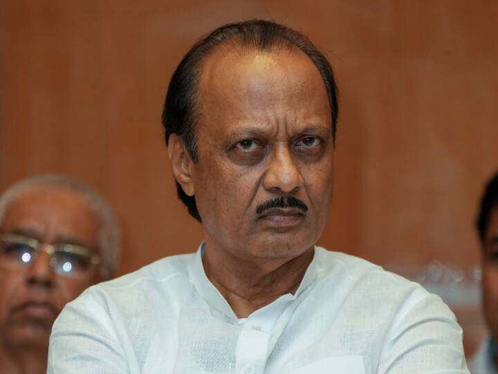 'अजित पवार की तरफ से पेश 9000 से ज्यादा दस्तावेजों में गड़बड़ियां', शरद पवार गुट ने EC में किया दावा, अब 9 नवंबर को होगी सुनवाई Election Commission heard claims of Ajit Pawar led faction of NCP over its claim on party name and poll symbol 'अजित पवार की तरफ से पेश 9000 से ज्यादा दस्तावेजों में गड़बड़ियां', शरद पवार गुट ने EC में किया दावा, अब 9 नवंबर को होगी सुनवाई