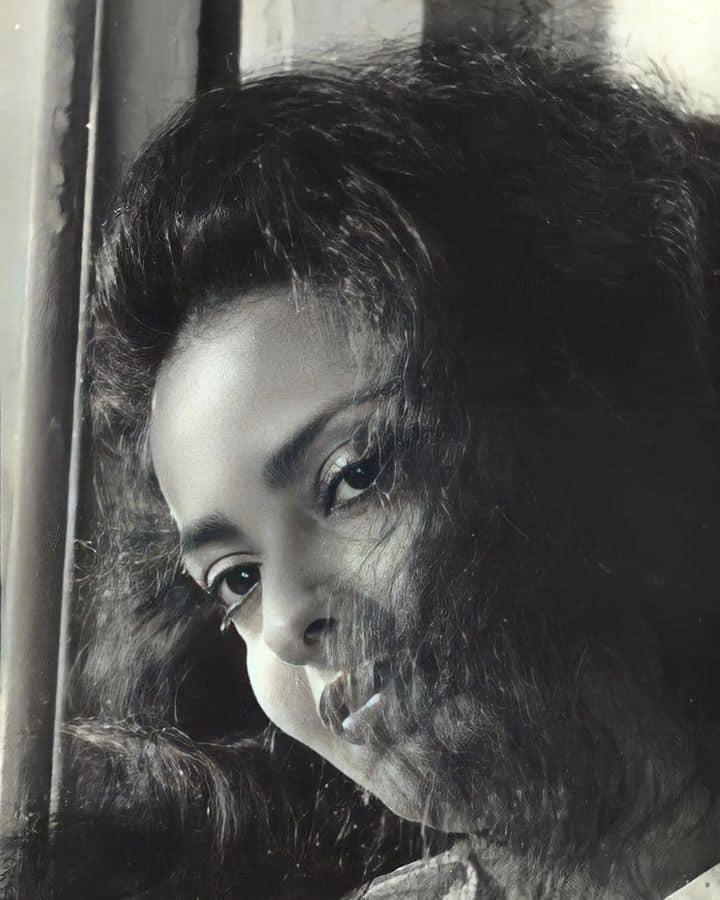 जेमिनीचे आधीच लग्न झालेले असताना रेखाच्या आई-वडिलांचे नाते सुरू झाले. तर पुष्पावलीने पतीला घटस्फोट दिला नाही. त्यामुळे त्यांचे संबंध वैध नव्हते.