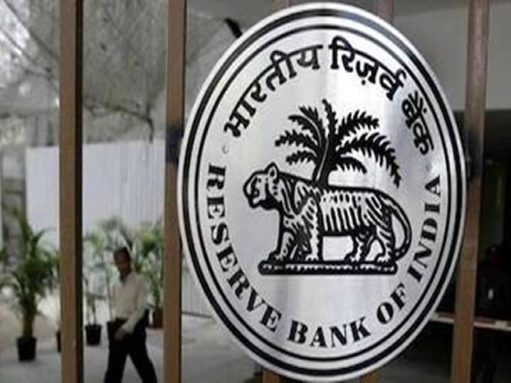 RBI directs Bank of Baroda to suspend further customer onboarding on bob World mobile app RBI :  देशातील 'या' मोठ्या सरकारी बँकेवर आरबीआयची कारवाई; लाखो ग्राहकांवर होणार परिणाम