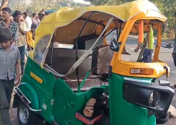 Dahod News: A horrific accident took place on the Garbada-Alirajpur highway in Dahod. Dahod News: દાહોદમાં ગરબાડા અલીરાજપુર હાઇવે પર ટ્રક ચાલકે રિક્ષાને મારી ટક્કર, છના ઘટનાસ્થળે જ મોત