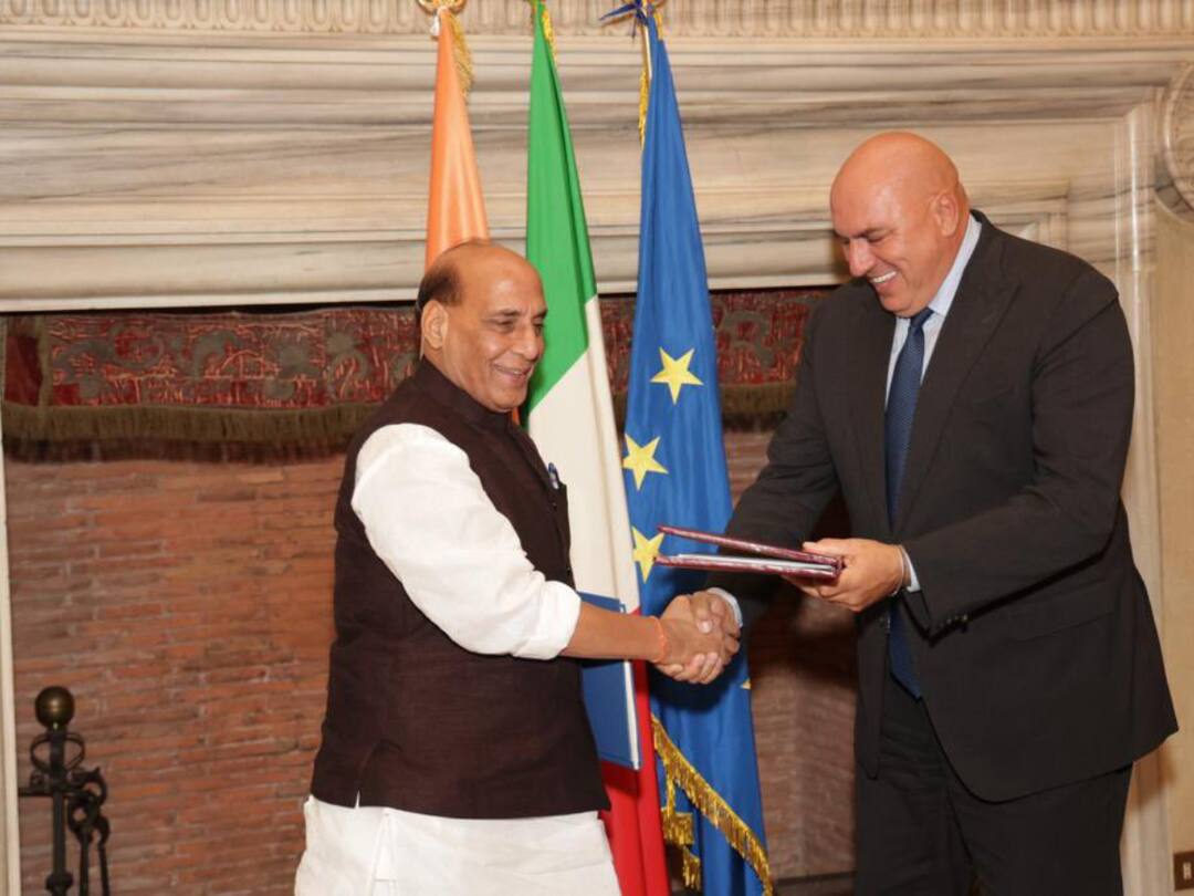 Rajnath Singh Meets His Italian Counterpart In Rome Signs Defence Cooperation Agreement Rajnath Singh Meets His Italian Counterpart In Rome, Signs Defence Cooperation Agreement