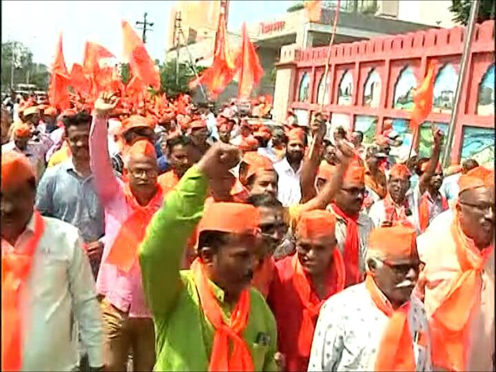 दरम्यान, या मोर्च्याच्या पार्श्वभूमीवर पोलिसांचा देखील मोठा बंदोबस्त पाहायला मिळत आहे.