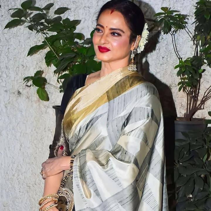 मीडिया रिपोर्ट्सनुसार, डिप्रेशनने त्रस्त असलेल्या मुकेशने रेखाच्या ओढणीने गळफास लावून घेतला होता.