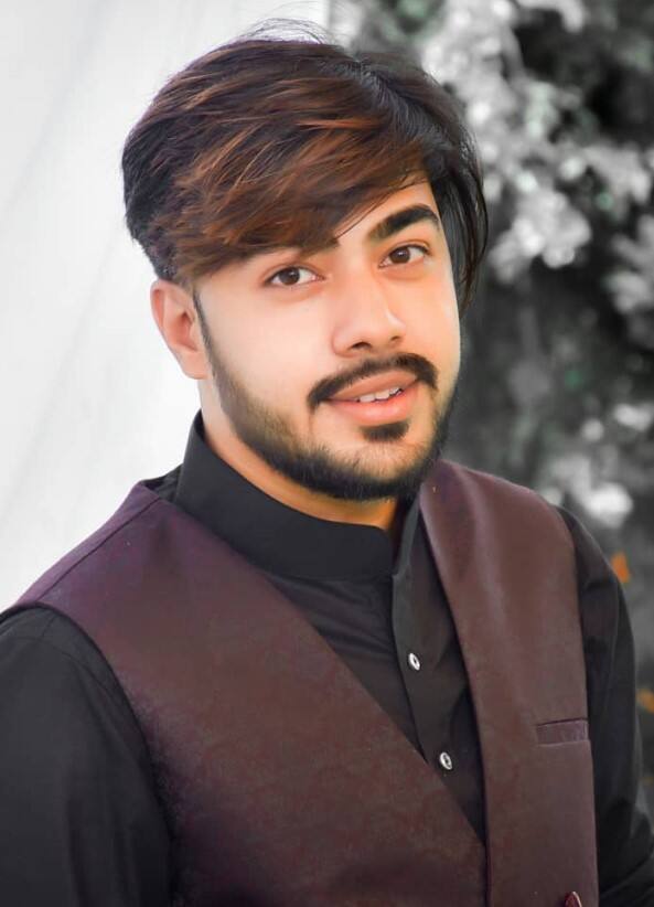 यूट्यूबर सम्राट गौर भी बिग बॉस 17 में एंट्री ले सकते हैं. लगातार उनका नाम सामने आ रहा है. बता दें कि, सम्राट एल्विश और अभिषेक मल्हान के काफी क्लोज हैं. जिससे यह कहना गलत नहीं होगा कि वह अपनी सूझबूझ से अपनी गेम खेलेंगे.