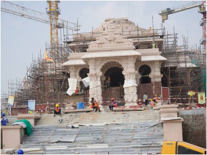 Ayodhya there will be 35 to 40 percent salary hike of ram mandir priests and other employees Ayodhya: राम मंदिर के पुजारियों और कर्मचारियों की सैलरी में इजाफा, वीकली छुट्टी और आवास भत्ता भी मिलेगा