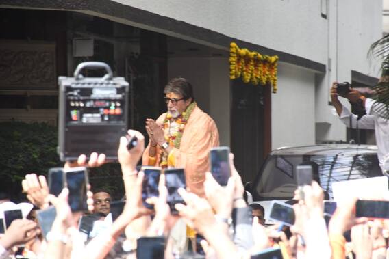 अमिताभ बच्चन: जन्मदिन पर इस लुक में नजर आए अमिताभ बच्चन, जलसा से बाहर निकले एक्टर ने फैंस को कहा धन्यवाद