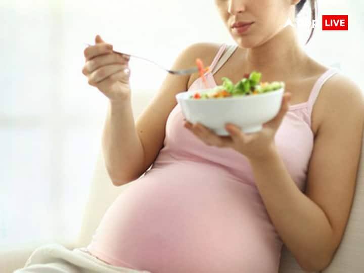 ગ્રહણ દરમિયાન ગર્ભવતી મહિલાઓએ ખાવું કે પીવું ન જોઈએ. ગ્રહણ દરમિયાન કંઈપણ ખાવાની મનાઈ છે. તેથી, આનું ખાસ ધ્યાન રાખો અને ગ્રહણ દરમિયાન કંઈપણ ખાશો નહીં.