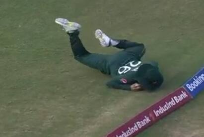PAK vs SL: Cricket fans angry over Pakistans cheating, scolded Babar Azams team પાકિસ્તાનીઓ નહીં સુધરે, આવી છેતરપિંડી કરીને પકડ્યો કેચ, લોકોએ બાબર આઝમની ટીમને લગાવી ફટકાર