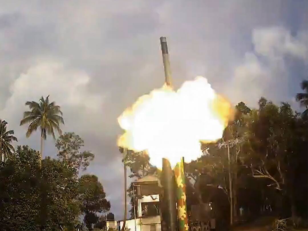 'Bulls Eye!' Air Force Successfully Tests Surface-To-Surface BrahMos Missile Video 'Bulls Eye!' Air Force Successfully Tests Surface-To-Surface BrahMos Missile: WATCH