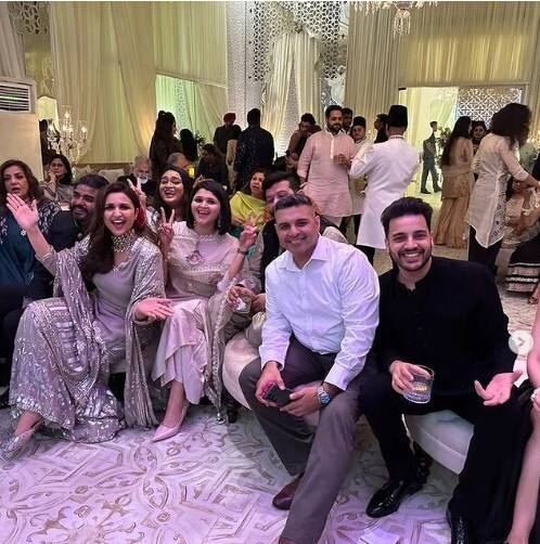 ਦੱਸ ਦੇਈਏ ਕਿ ਪਰਿਣੀਤੀ ਨੇ ਰਾਘਵ ਨੂੰ ਆਪਣੇ ਵਿਆਹ 'ਤੇ ਖਾਸ ਤੋਹਫਾ ਦਿੱਤਾ ਸੀ। ਇਸ ਤੋਹਫੇ ਨਾਲ ਪਰਿਣੀਤੀ ਨੇ ਰਾਘਵ ਦਾ ਦਿਲ ਜਿੱਤ ਲਿਆ। ਪਰਿਣੀਤੀ ਨੇ ਵਿਆਹ 'ਤੇ ਰਾਘਵ ਨੂੰ ਇਕ ਗੀਤ ਸਮਰਪਿਤ ਕੀਤਾ, ਜੋ ਉਸ ਨੇ ਖੁਦ ਗਾਇਆ।