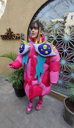 Uorfi Javed ने इस बार पहनी 'जादुई' ड्रेस, फ्लॉन्ट की नई हेयर स्टाइल, एक्ट्रेस का ऐसा अवतार पहले नहीं देखा होगा